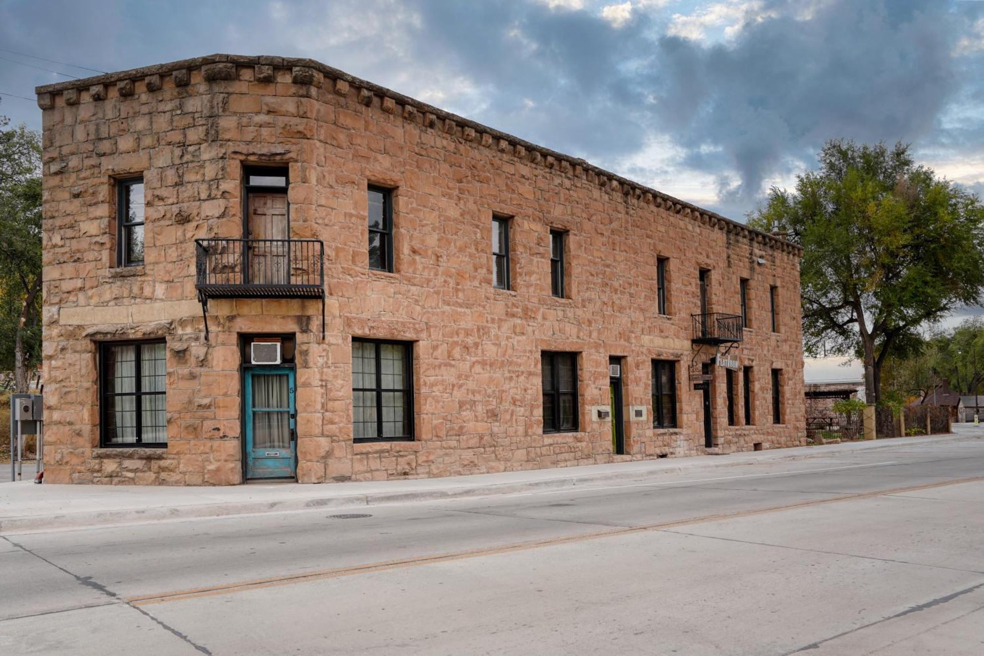 Flatiron Suite 103 - Historic Sandstone Hotel Hot Springs Exterior foto