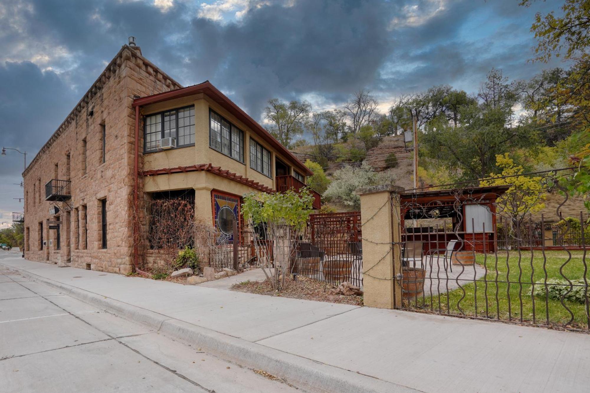 Flatiron Suite 103 - Historic Sandstone Hotel Hot Springs Exterior foto